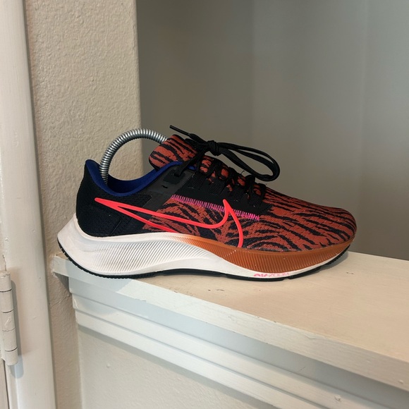 Nike Air Zoom Pegasus 38 Burnt Sunrise Black Running Shoes Women's Size 8 Tiger - Picture 4 of 9